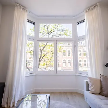 Amazing 1 Bedroom Serviced 53m2 -nb304a- Holiday home Rotterdam