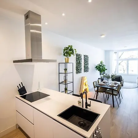 Amazing 1 Bedroom Serviced 53m2 -nb304a- Holiday home Rotterdam