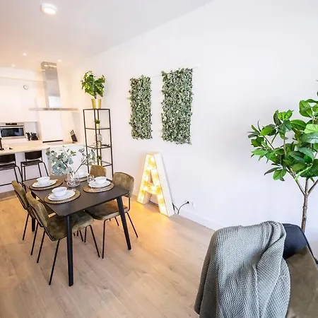 Holiday home Amazing 1 Bedroom Serviced 53m2 -nb304a- Rotterdam